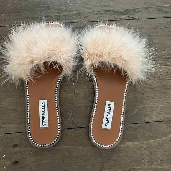Steve Madden Faux Fur Slides with Rhinestone edges - Picture 2 of 9
